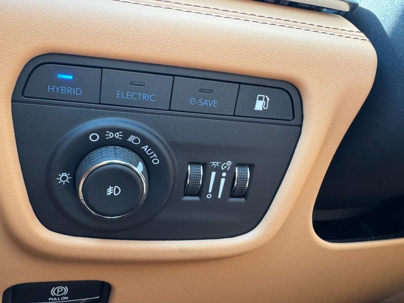 Jeep Grand Cherokee 4xe Vehicle Full-screen Gallery Image 22