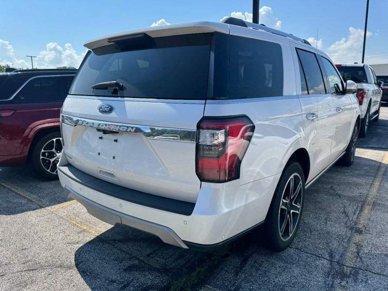 Ford Expedition Vehicle Full-screen Gallery Image 02