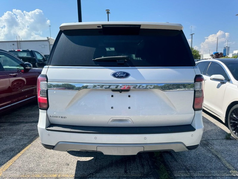 Ford Expedition Vehicle Full-screen Gallery Image 03