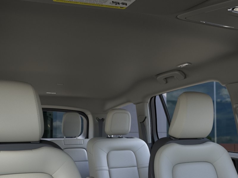 Lincoln Aviator Vehicle Full-screen Gallery Image 22