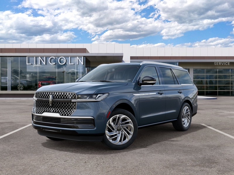 Lincoln Navigator Vehicle Full-screen Gallery Image 02