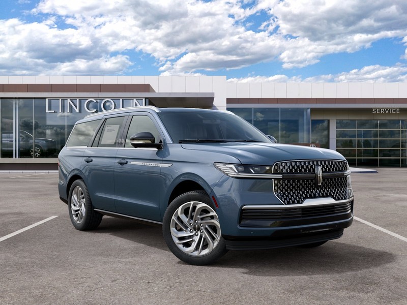 Lincoln Navigator Vehicle Full-screen Gallery Image 04