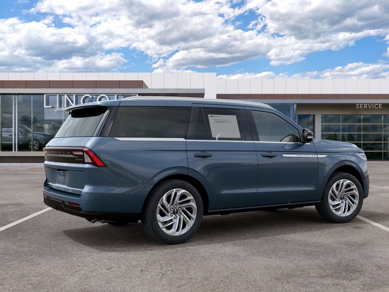 Lincoln Navigator Vehicle Full-screen Gallery Image 06