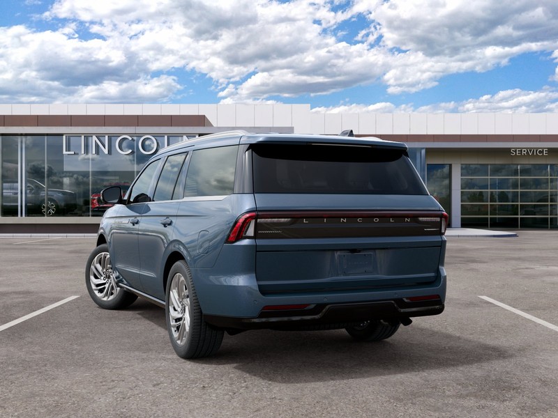 Lincoln Navigator Vehicle Full-screen Gallery Image 08