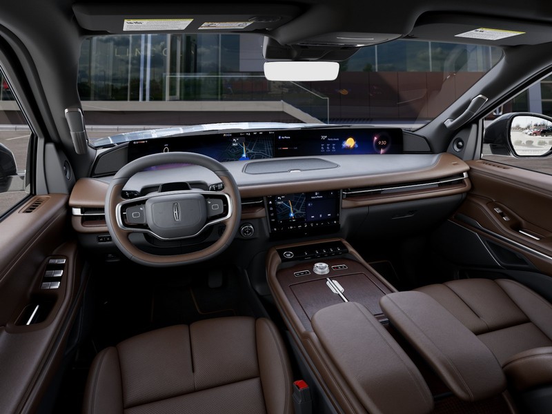 Lincoln Navigator Vehicle Full-screen Gallery Image 09