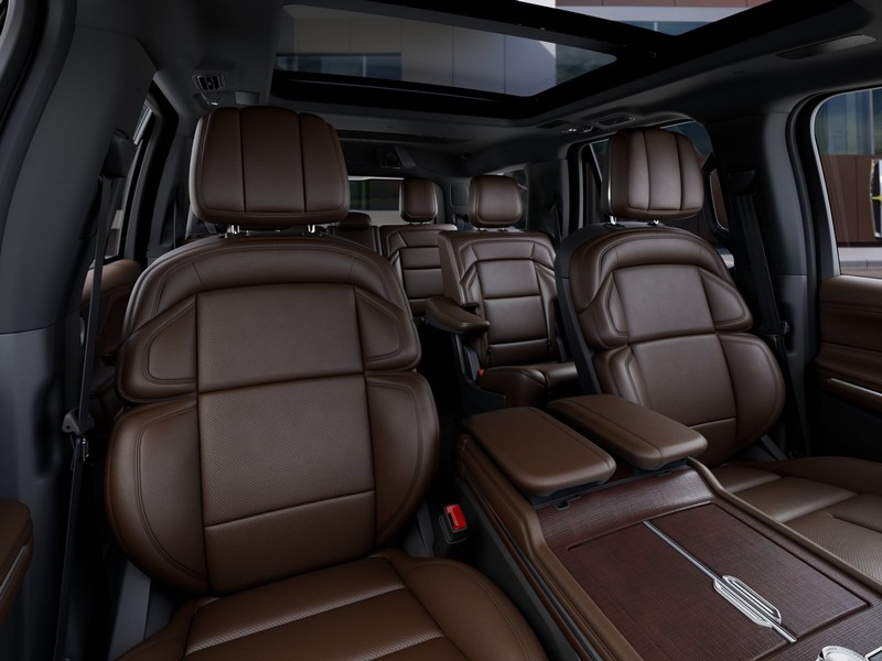 Lincoln Navigator Vehicle Full-screen Gallery Image 10