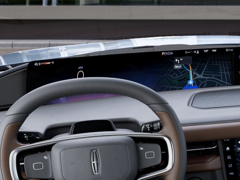 Lincoln Navigator Vehicle Full-screen Gallery Image 13