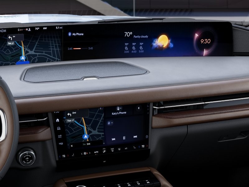 Lincoln Navigator Vehicle Full-screen Gallery Image 14