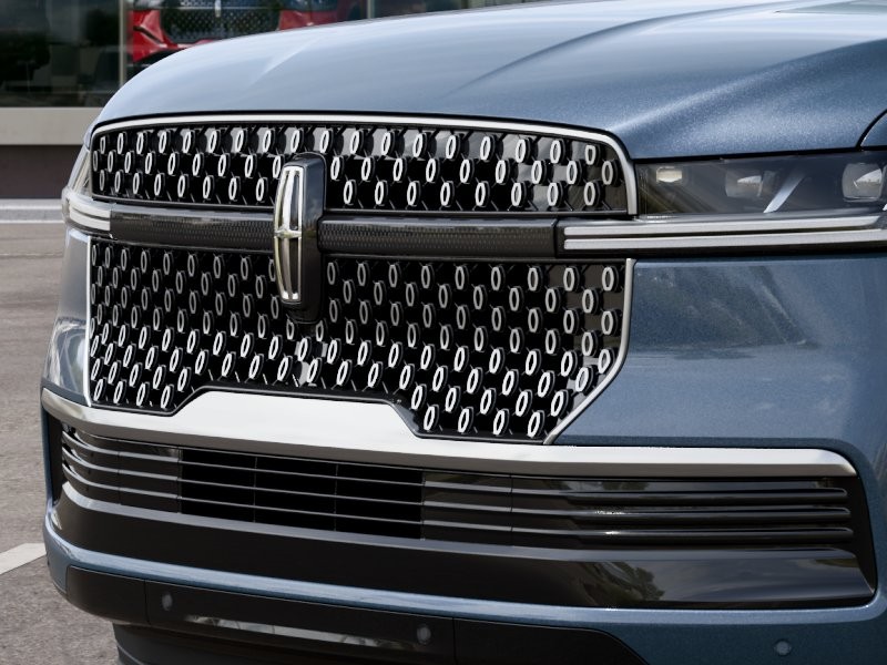 Lincoln Navigator Vehicle Full-screen Gallery Image 17