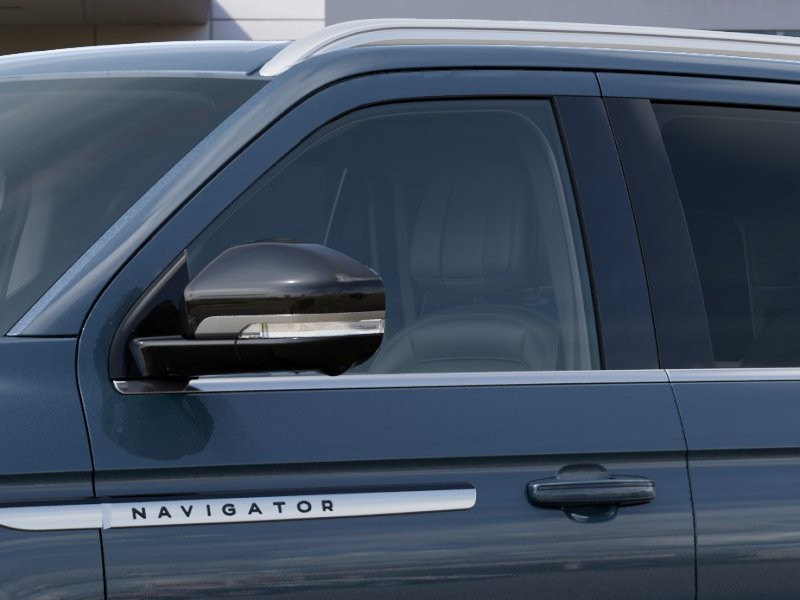 Lincoln Navigator Vehicle Full-screen Gallery Image 20