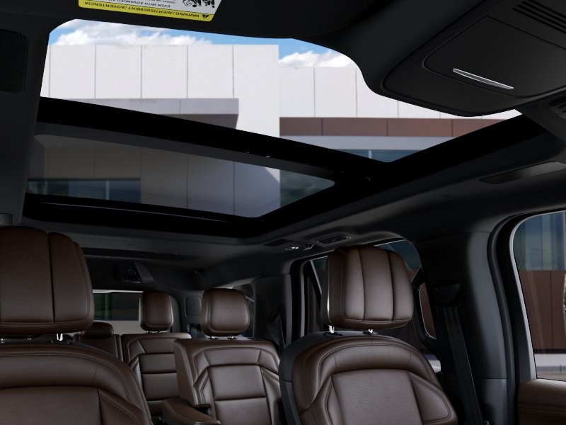 Lincoln Navigator Vehicle Full-screen Gallery Image 22