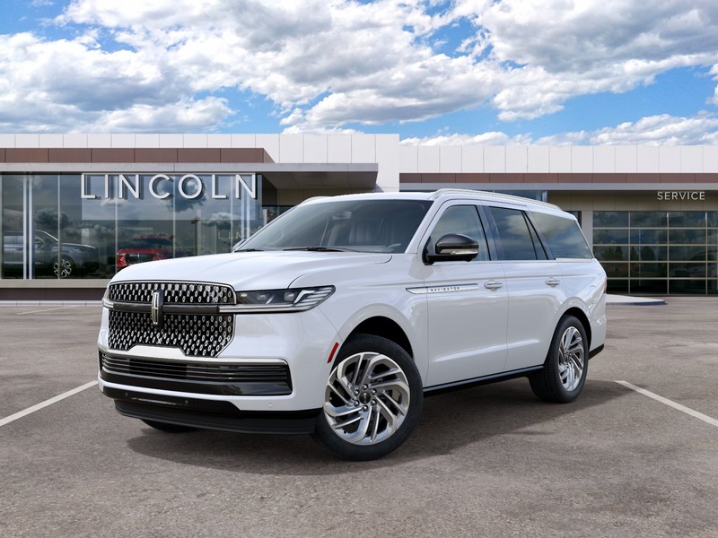 Lincoln Navigator Vehicle Full-screen Gallery Image 02
