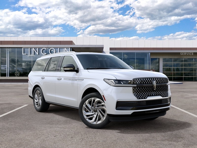 Lincoln Navigator Vehicle Full-screen Gallery Image 04