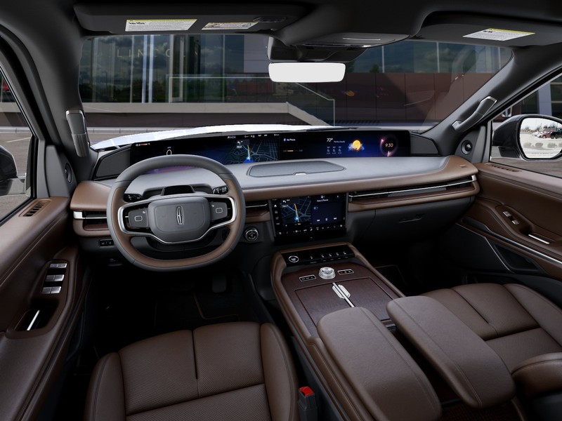 Lincoln Navigator Vehicle Full-screen Gallery Image 09