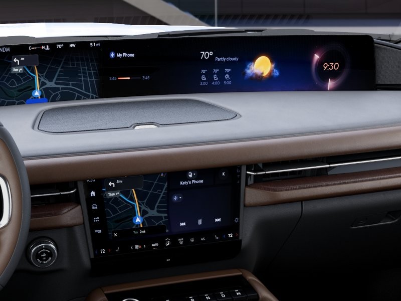 Lincoln Navigator Vehicle Full-screen Gallery Image 14