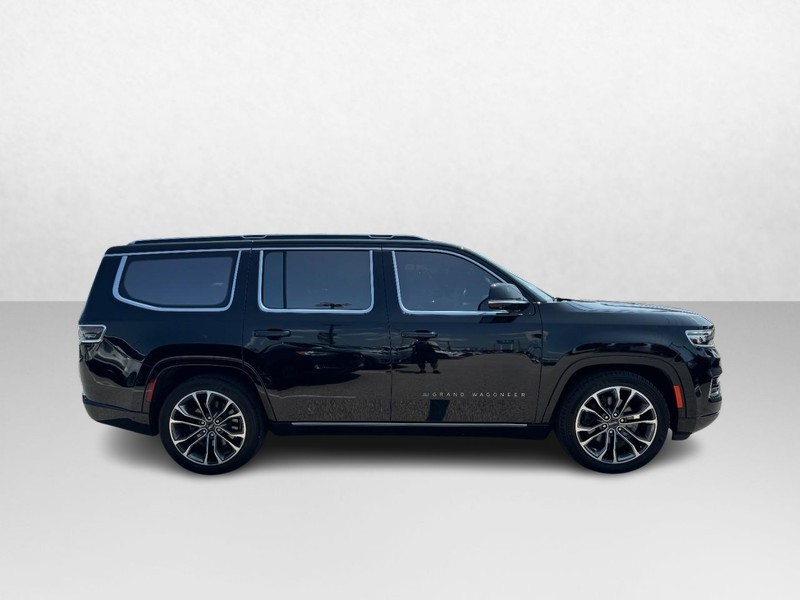Jeep Grand Wagoneer Vehicle Full-screen Gallery Image 04