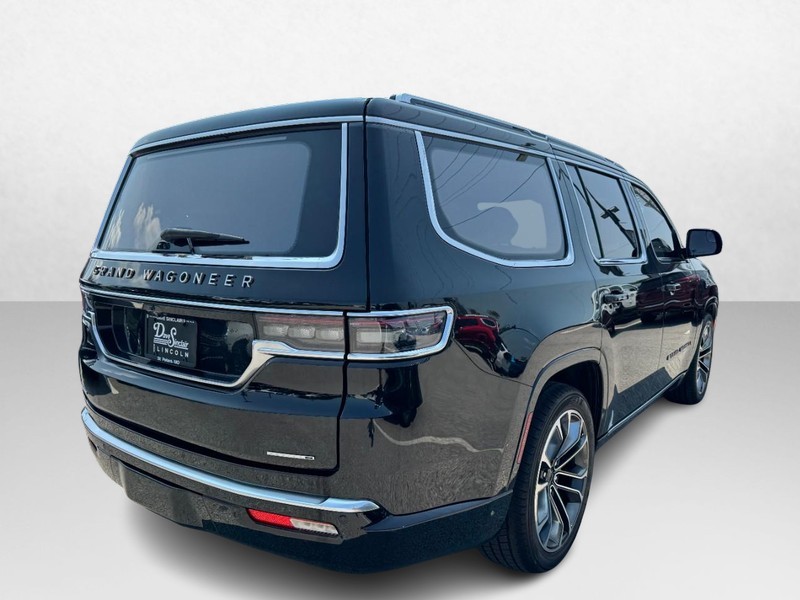 Jeep Grand Wagoneer Vehicle Full-screen Gallery Image 05