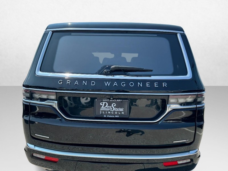 Jeep Grand Wagoneer Vehicle Full-screen Gallery Image 06
