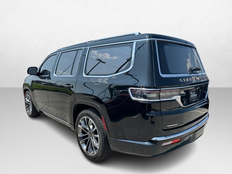 Jeep Grand Wagoneer Vehicle Full-screen Gallery Image 07