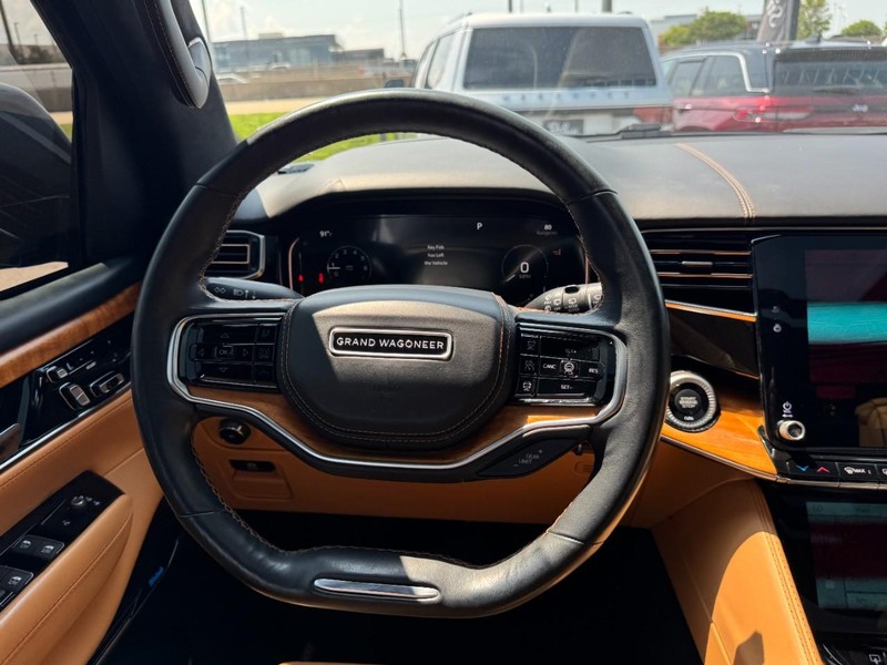 Jeep Grand Wagoneer Vehicle Full-screen Gallery Image 10