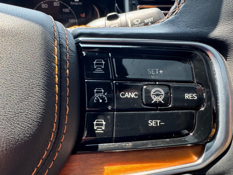 Jeep Grand Wagoneer Vehicle Full-screen Gallery Image 19