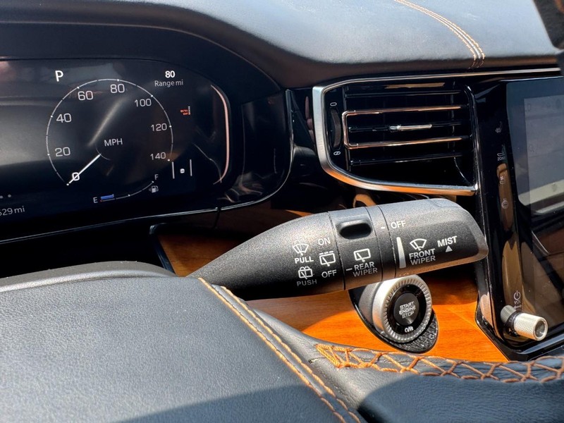 Jeep Grand Wagoneer Vehicle Full-screen Gallery Image 21