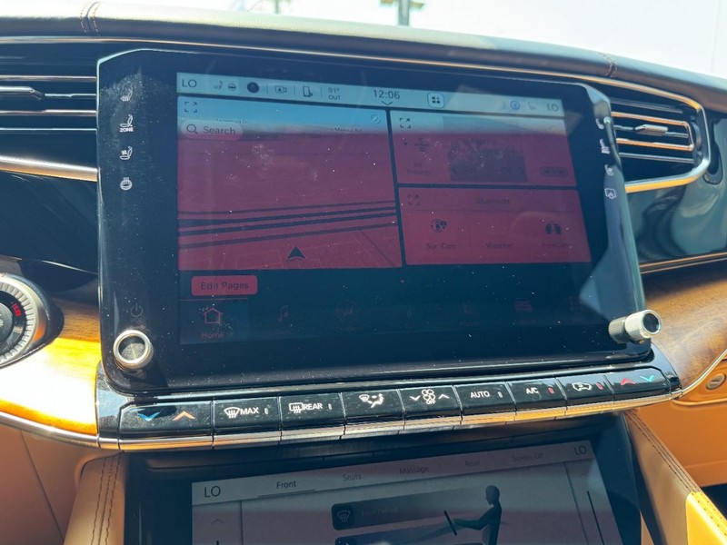 Jeep Grand Wagoneer Vehicle Full-screen Gallery Image 23