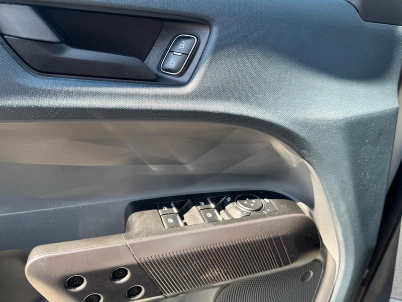 Ford Maverick Vehicle Full-screen Gallery Image 25