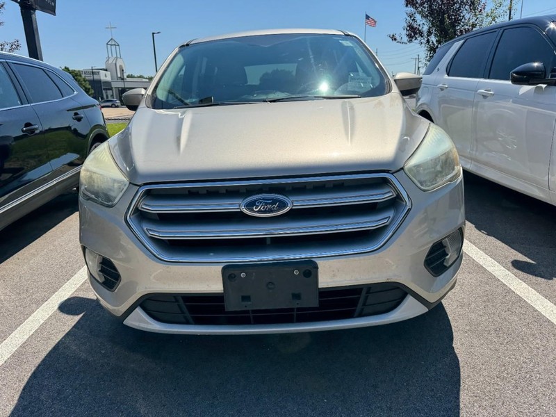 Ford Escape Vehicle Full-screen Gallery Image 02