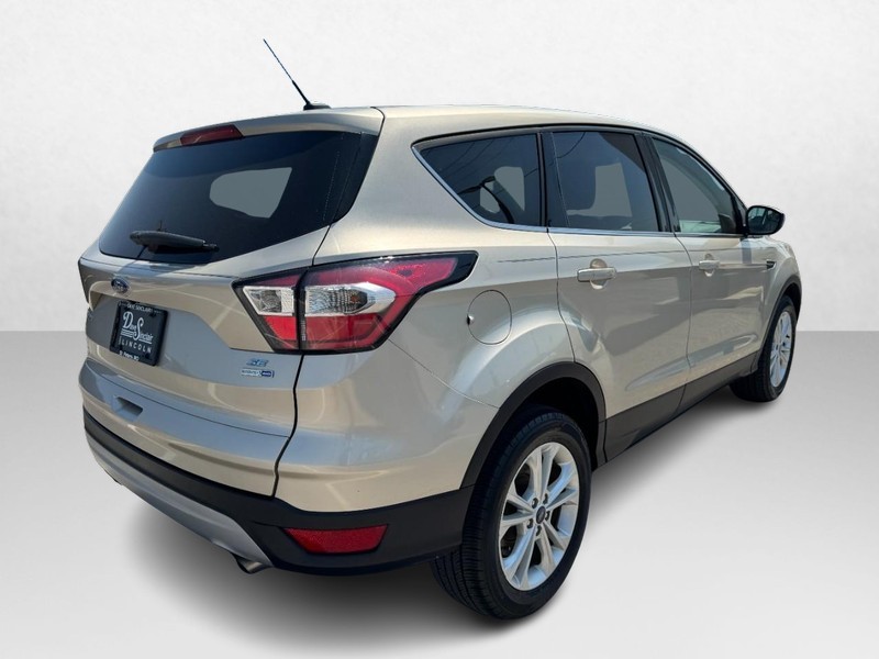 Ford Escape Vehicle Full-screen Gallery Image 05