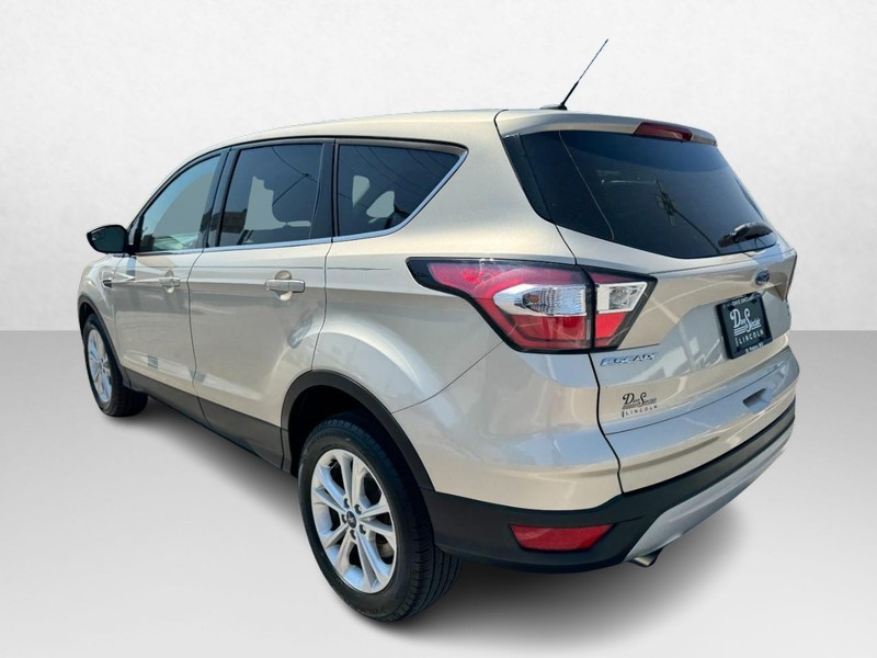 Ford Escape Vehicle Full-screen Gallery Image 07