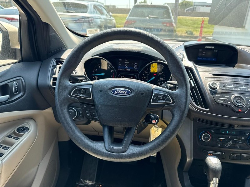 Ford Escape Vehicle Full-screen Gallery Image 10