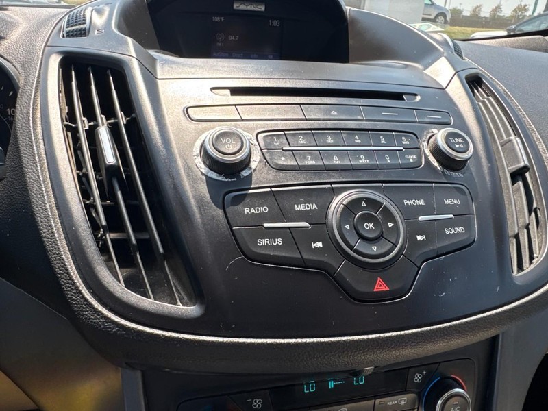 Ford Escape Vehicle Full-screen Gallery Image 14