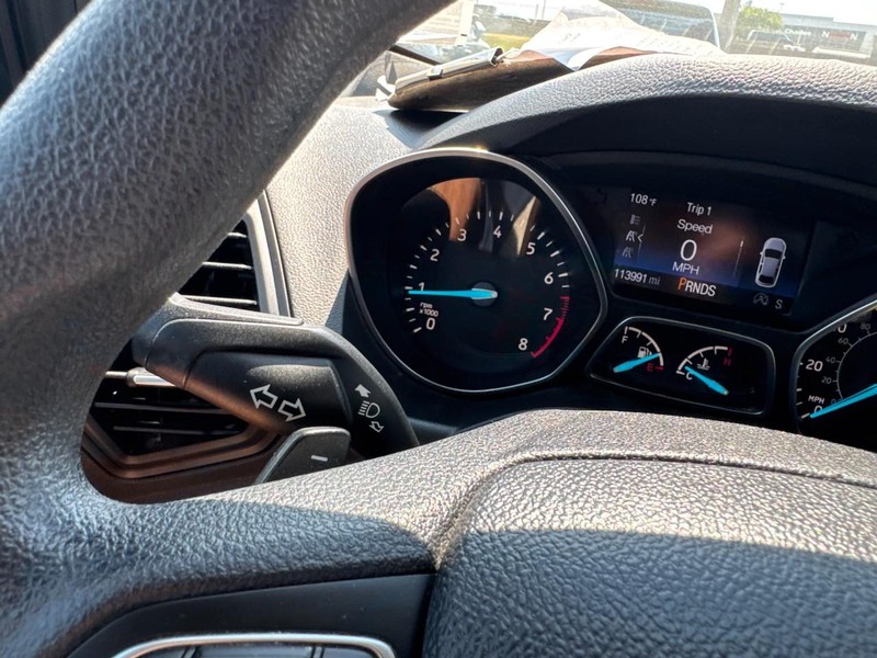 Ford Escape Vehicle Full-screen Gallery Image 18