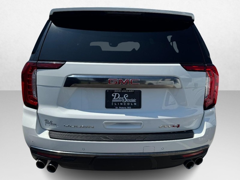 GMC Yukon XL Vehicle Full-screen Gallery Image 06