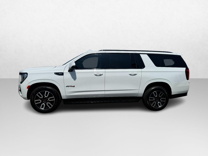 GMC Yukon XL Vehicle Full-screen Gallery Image 08