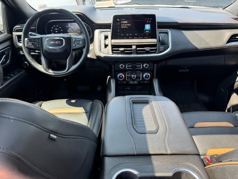 GMC Yukon XL Vehicle Full-screen Gallery Image 09