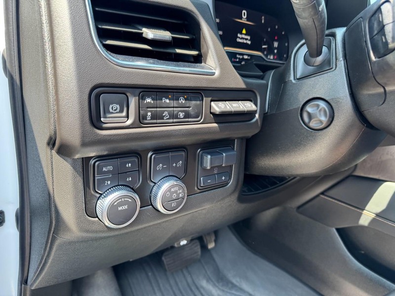 GMC Yukon XL Vehicle Full-screen Gallery Image 14