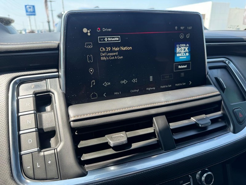 GMC Yukon XL Vehicle Full-screen Gallery Image 16