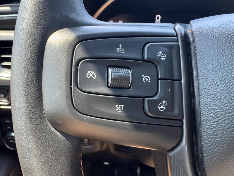 GMC Yukon XL Vehicle Full-screen Gallery Image 18
