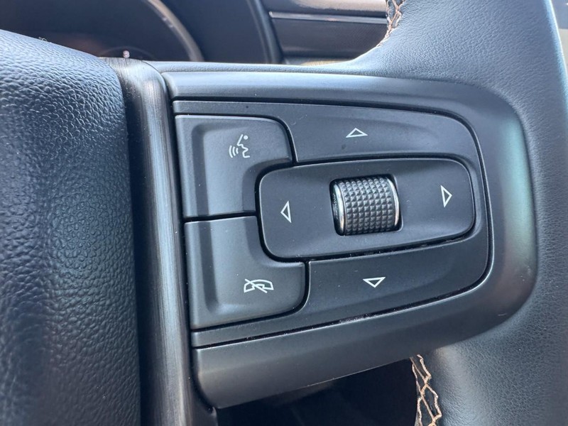 GMC Yukon XL Vehicle Full-screen Gallery Image 19