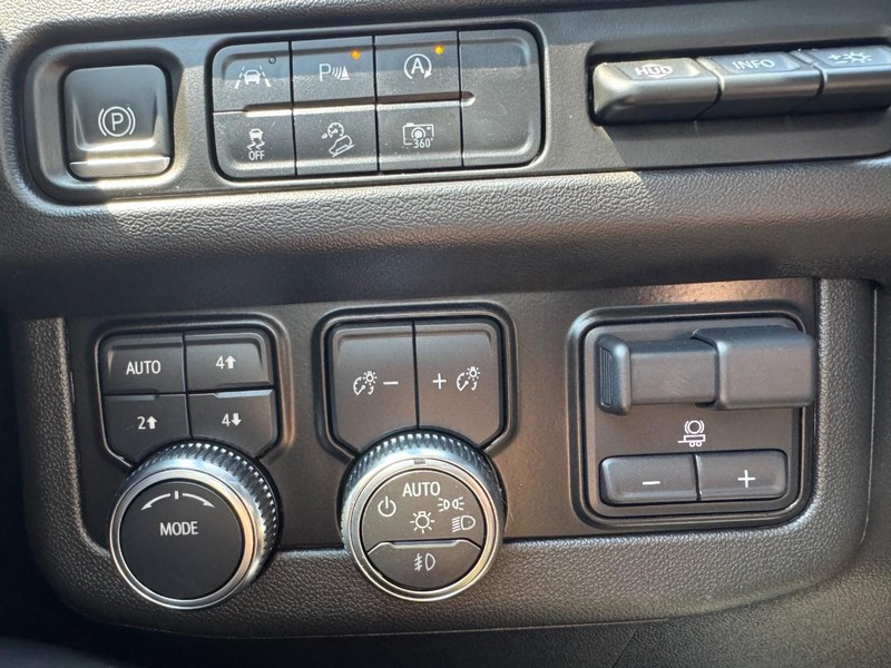 GMC Yukon XL Vehicle Full-screen Gallery Image 22