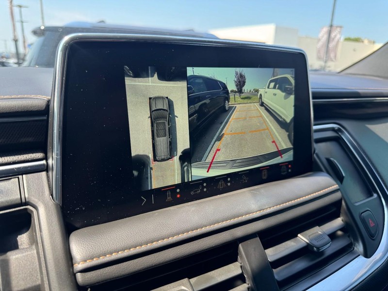 GMC Yukon XL Vehicle Full-screen Gallery Image 24