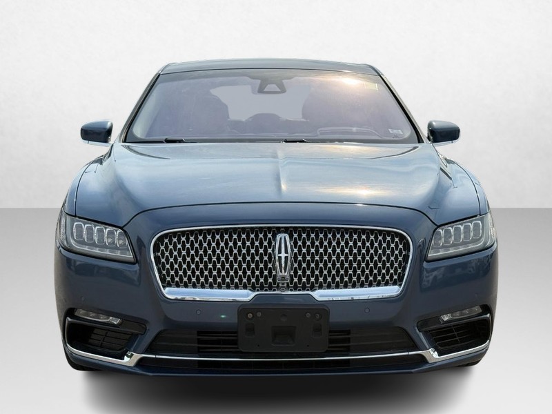 Lincoln Continental Vehicle Full-screen Gallery Image 02