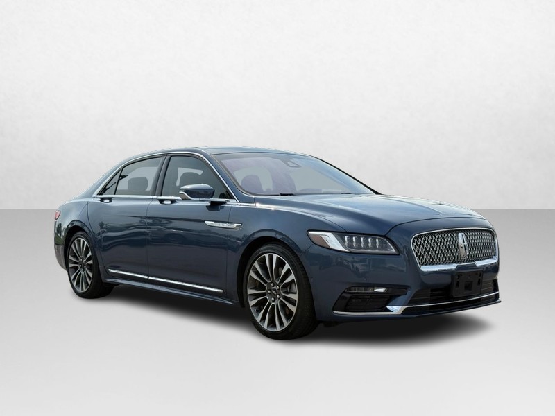 Lincoln Continental Vehicle Full-screen Gallery Image 03