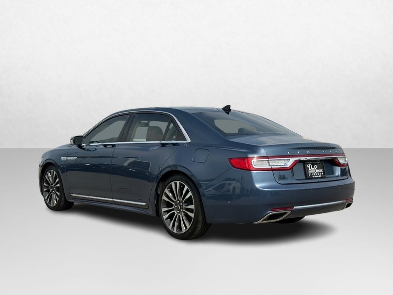 Lincoln Continental Vehicle Full-screen Gallery Image 07