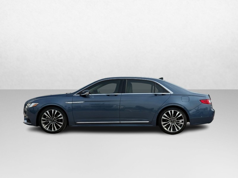 Lincoln Continental Vehicle Full-screen Gallery Image 08
