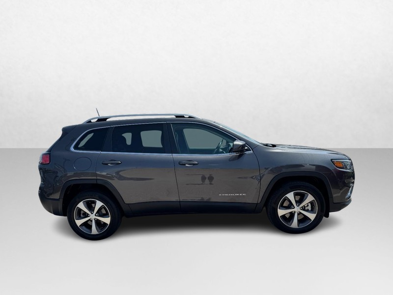 Jeep Cherokee Vehicle Full-screen Gallery Image 04