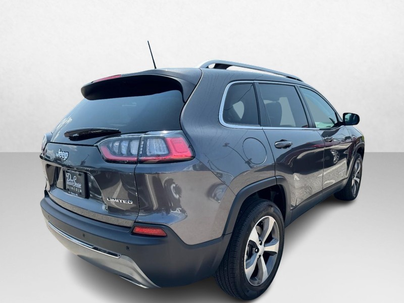 Jeep Cherokee Vehicle Full-screen Gallery Image 05