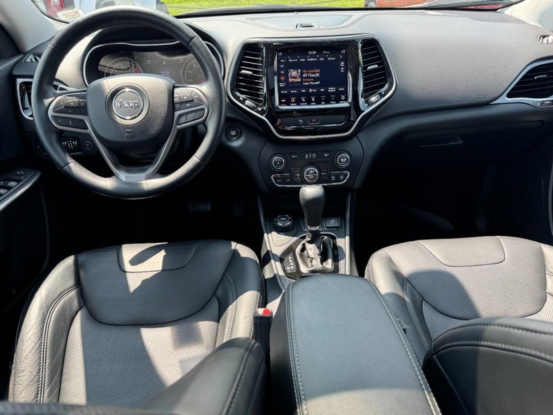 Jeep Cherokee Vehicle Full-screen Gallery Image 09